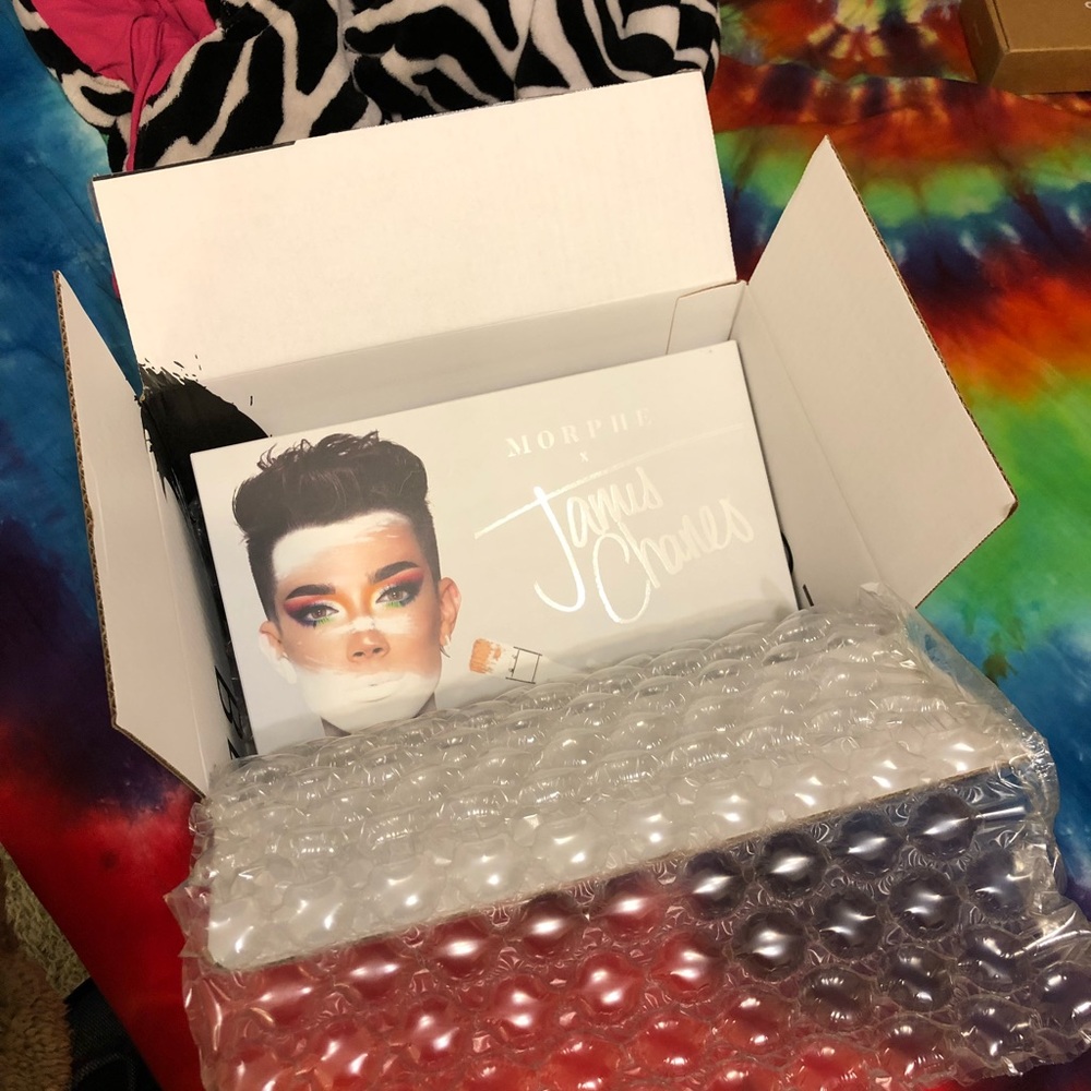 JAMES CHARLES X MORPHE PALETTE